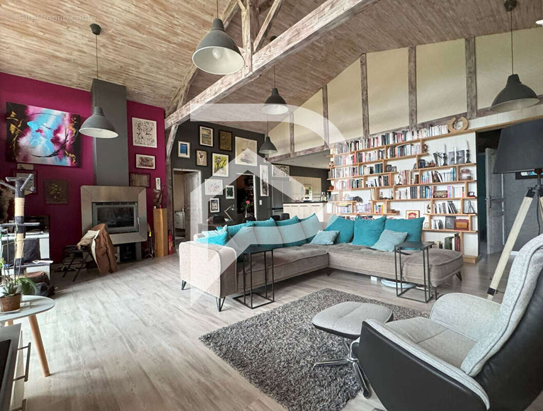 Maison à LA CHAPELLE-AUBAREIL