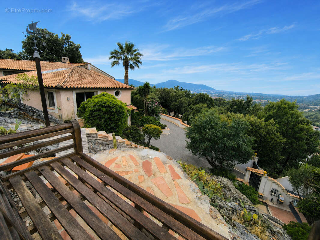 Hyères   maison de caractère au pied des rochers, entre nature et quiétude - photo 2