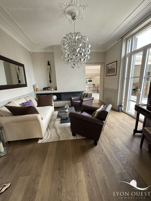 Maison à TASSIN-LA-DEMI-LUNE