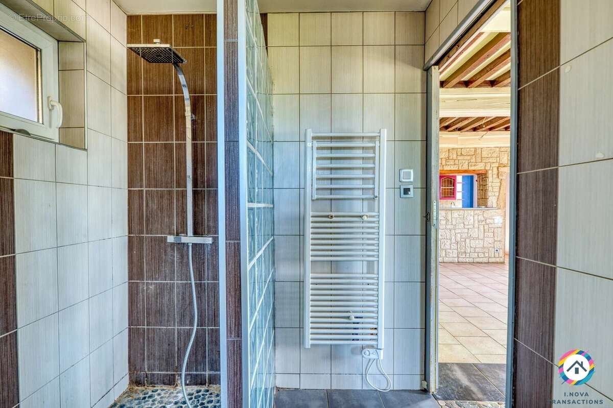 Maison à LA CHAPELLE-DE-GUINCHAY