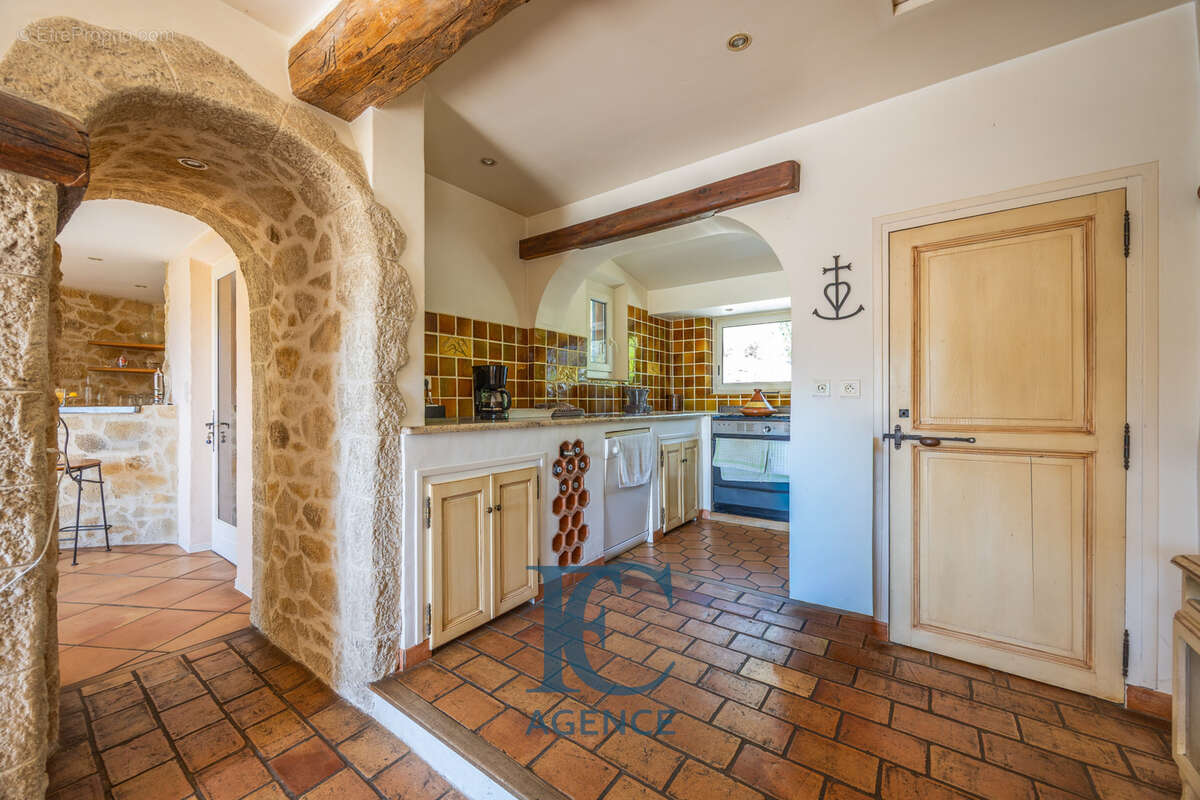 Maison de plain pied de 200 m2 - photo 3