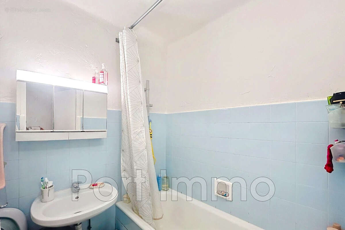 Appartement à VILLENEUVE-LOUBET