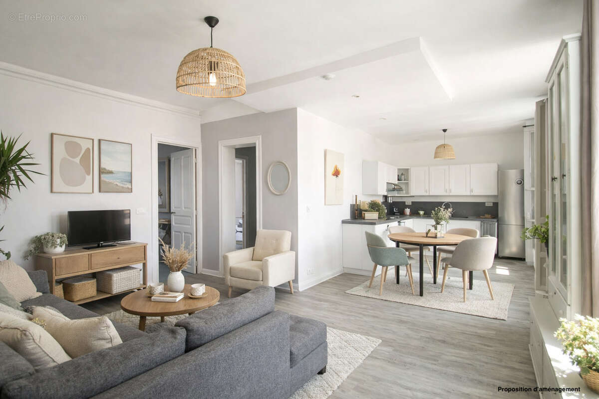 Salon moderne et salle à manger lumineuse - Appartement à BIARRITZ