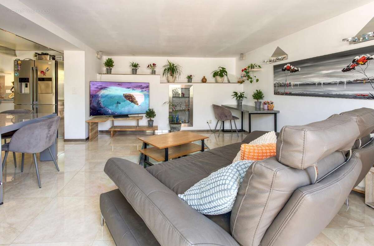 Maison de caractère de 175 m² avec appartement indépendant, jardin, jacuzzi et garage – carros village - photo 24