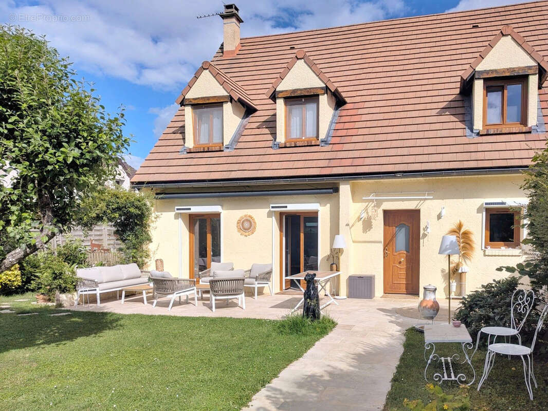 Maison à MAGNY-LES-HAMEAUX