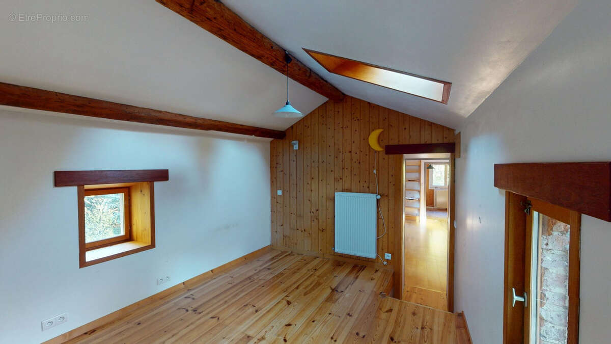 Maison à LE CHAMBON-FEUGEROLLES