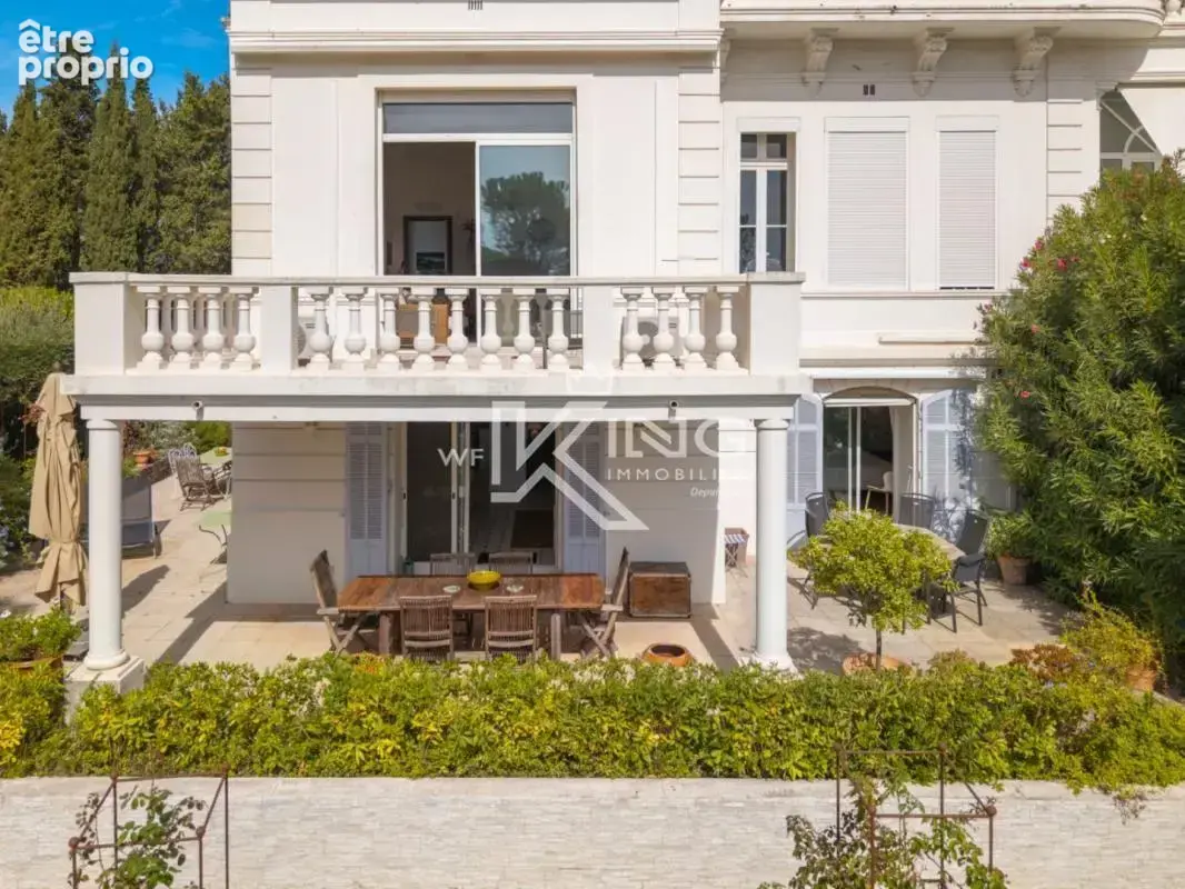 VALESCURE- Appartement  4 pièces de caractère dans une élégante villa d'époque - photo 2