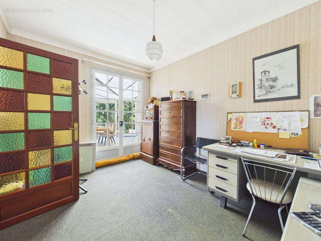 Maison de 179 m2 à Loudun , 5 chambres, grand jardin arboré, garage, vaste sous sol - photo 12