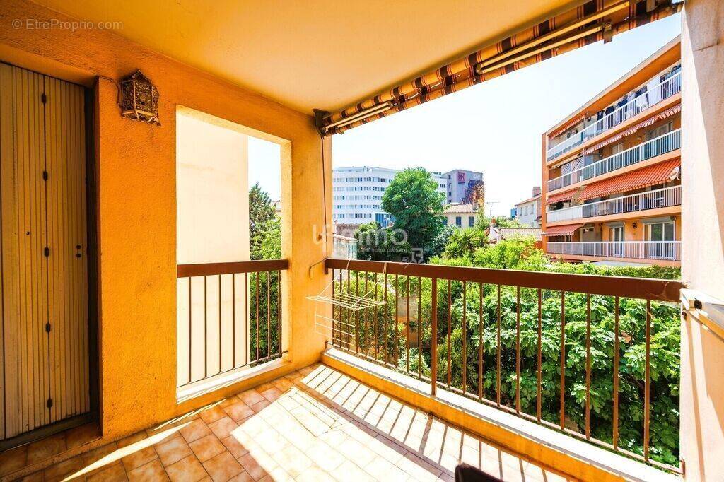 Appartement à MARSEILLE-3E