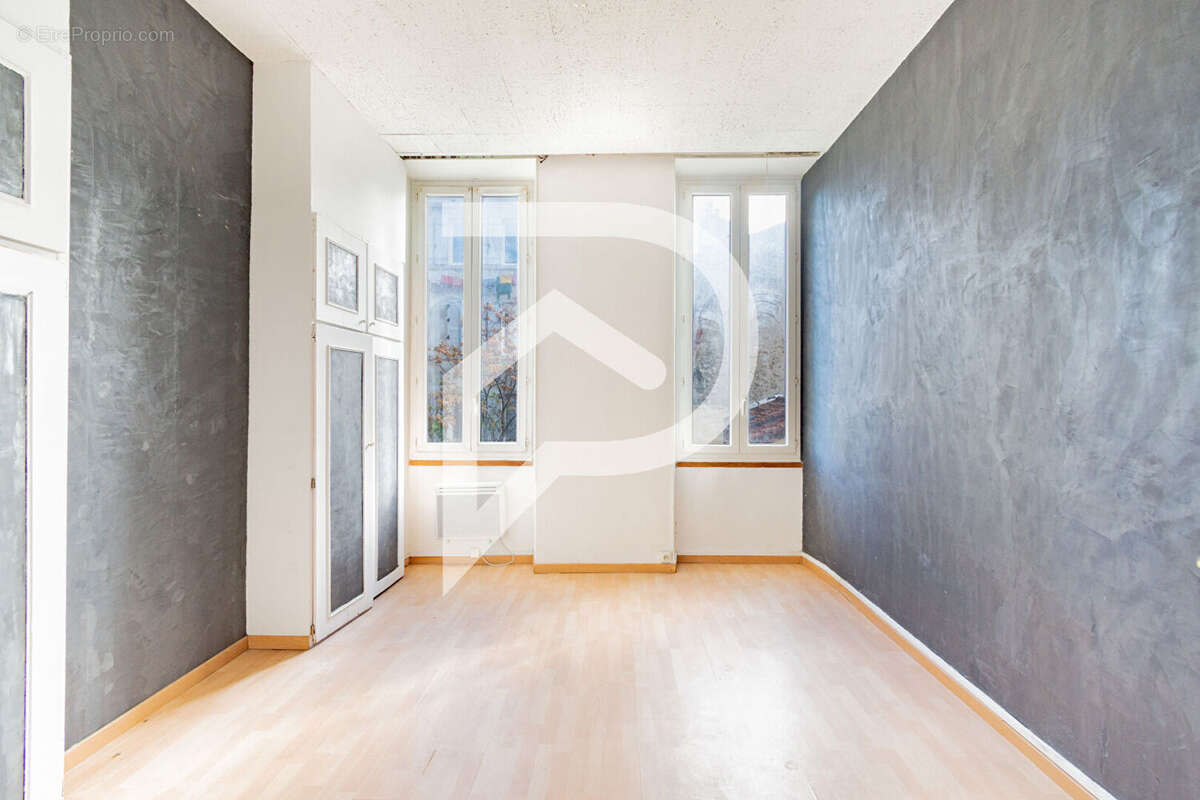 Appartement à MARSEILLE-5E