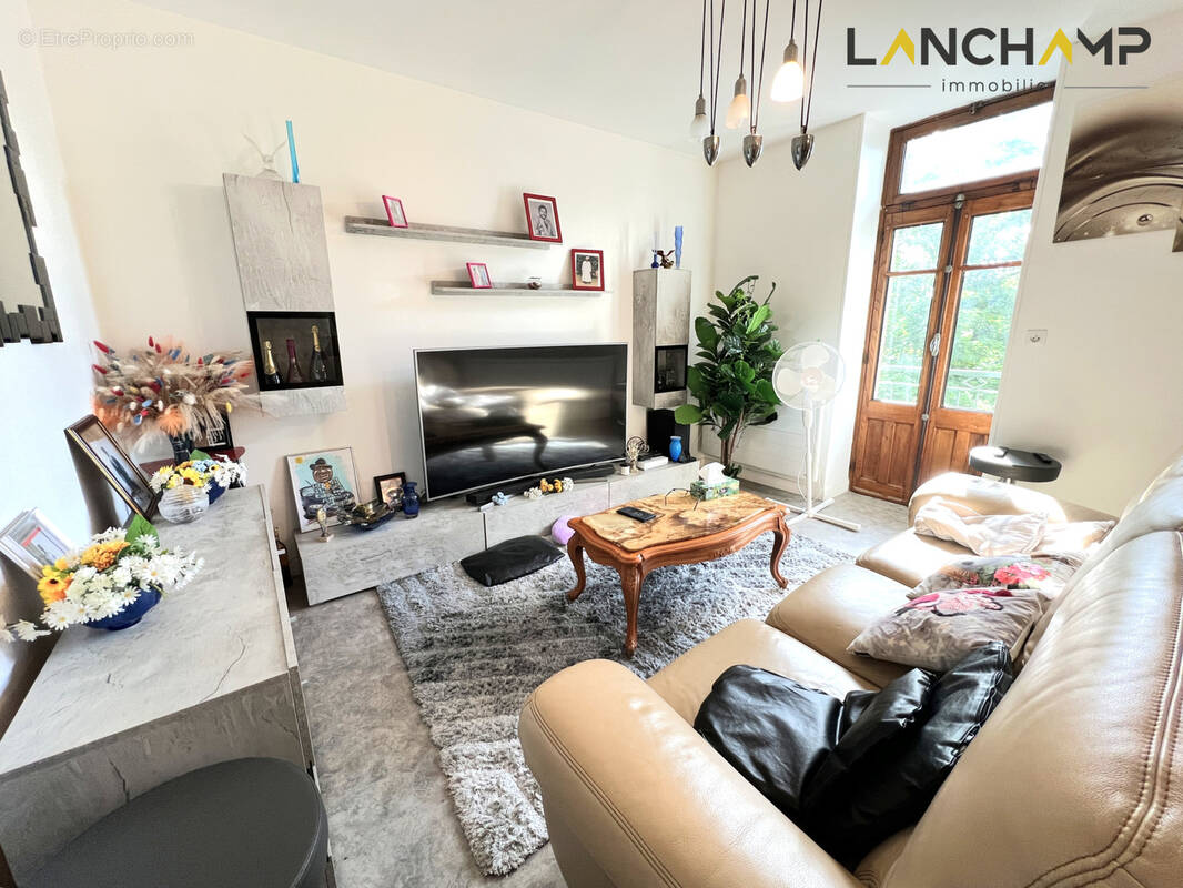 Appartement à CULOZ