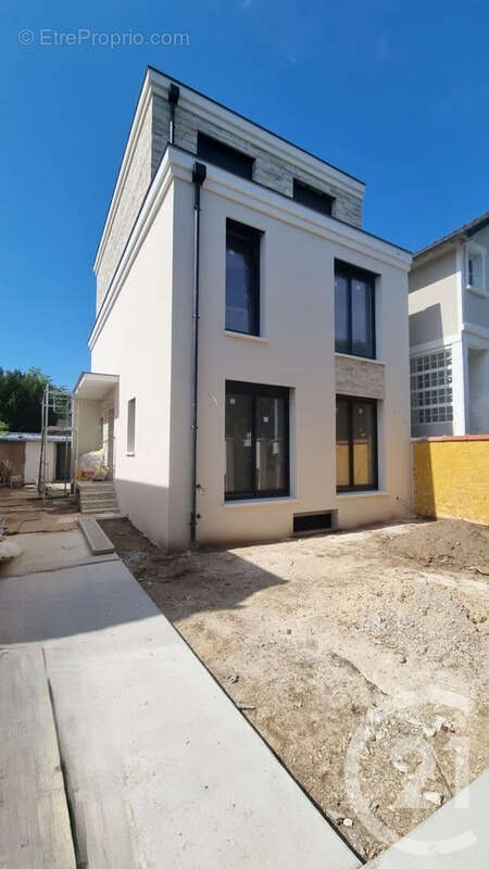 Maison à SAINT-MAUR-DES-FOSSES