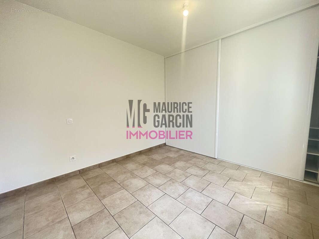 Maison à ENTRAIGUES-SUR-LA-SORGUE