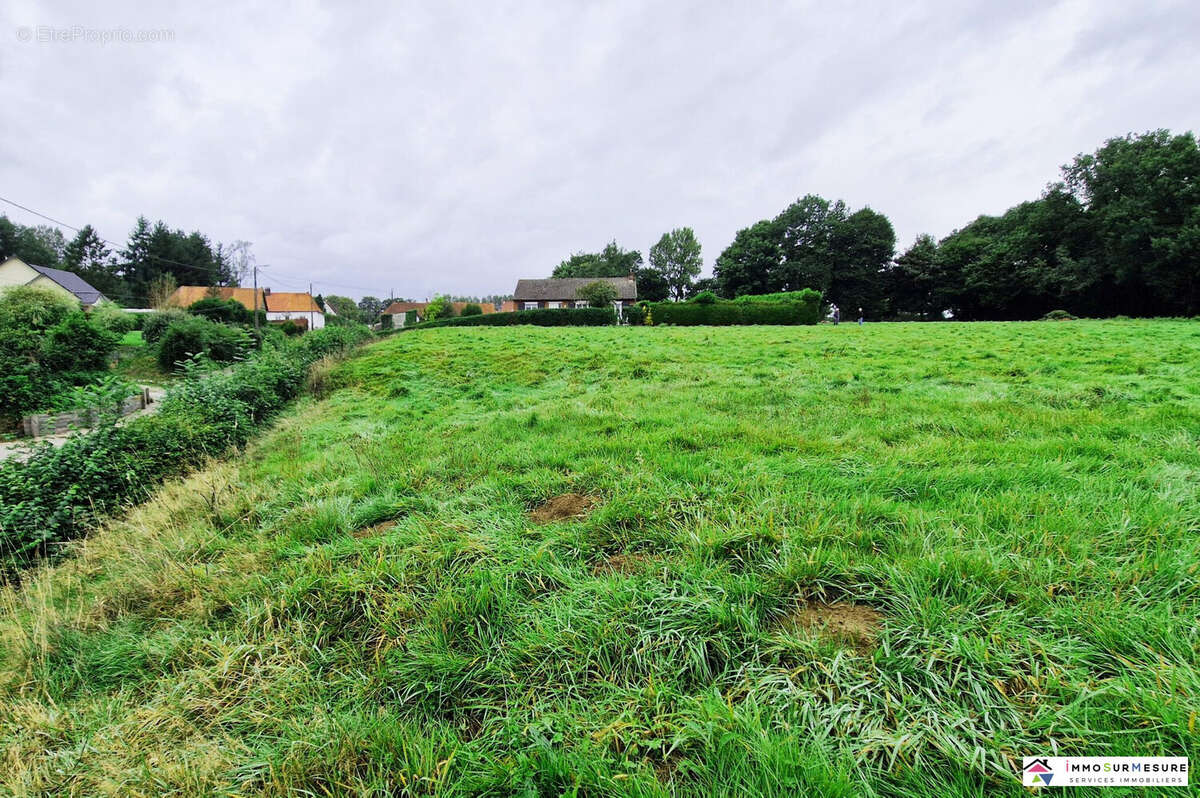 Terrain à AZINCOURT