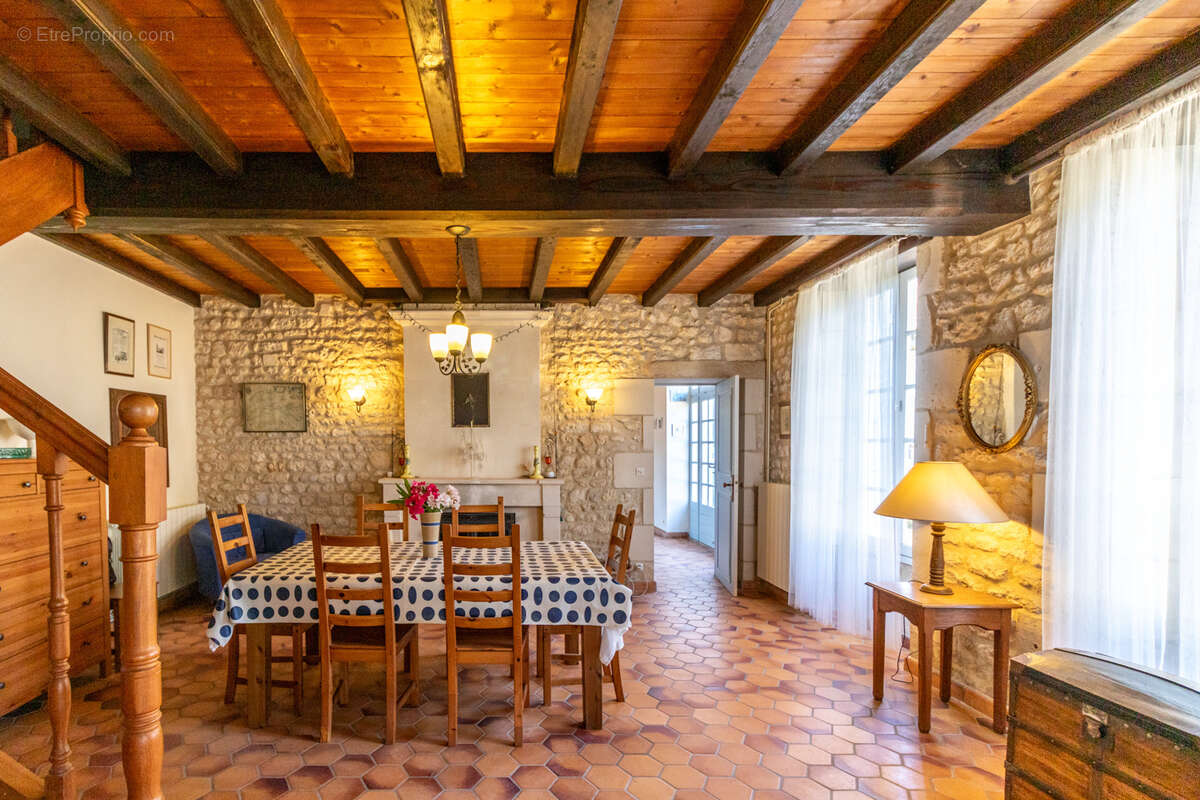 Maison à CORME-ROYAL