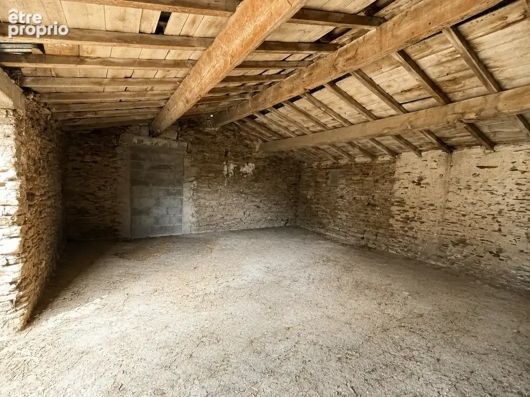 Chauvé - batiment en pierre - photo 3