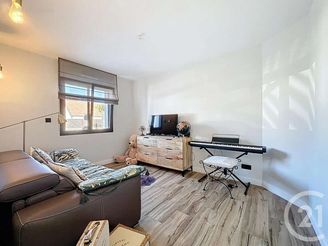 Maison 177 m² à Le Pavillon-Sainte-Julie  - photo 15