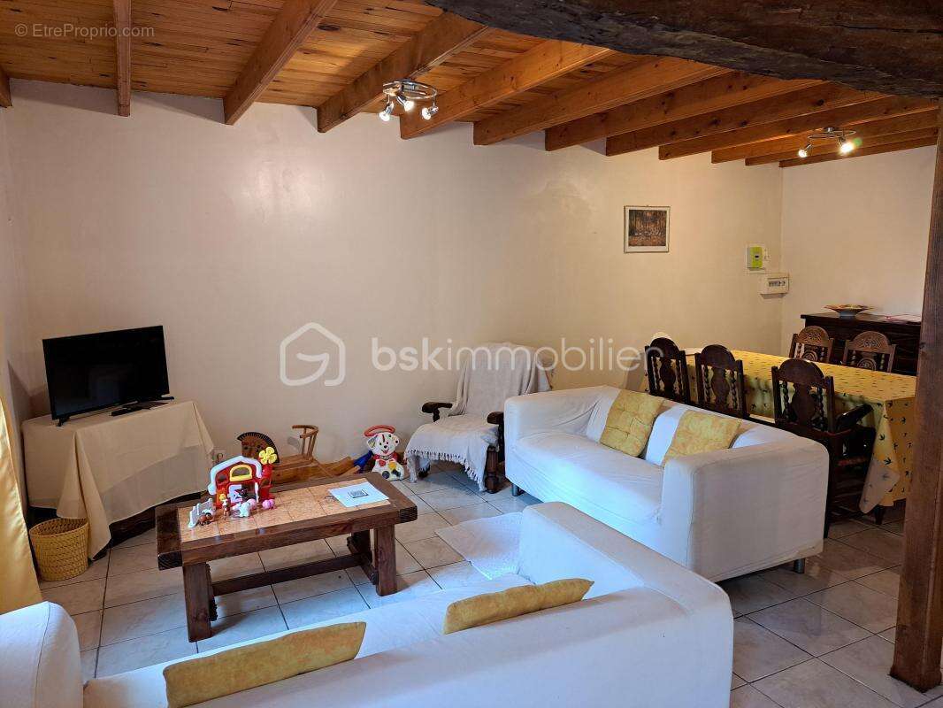 Maison à SAINT-PIERRE-DE-JUILLERS