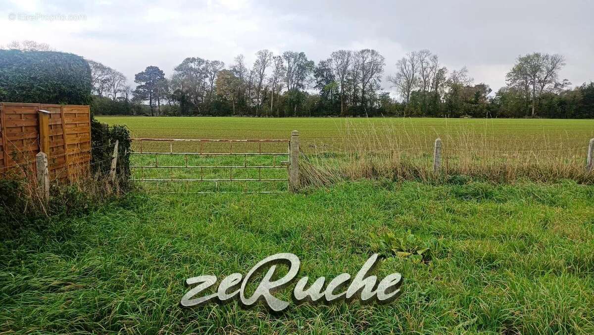 Terrain à VAUX-SUR-AURE
