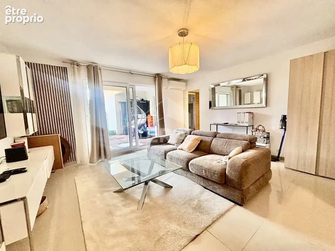 Appartement à SAINT-LAURENT-DU-VAR