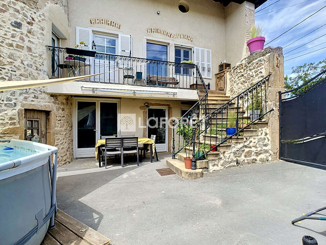 Maison à VILLIE-MORGON