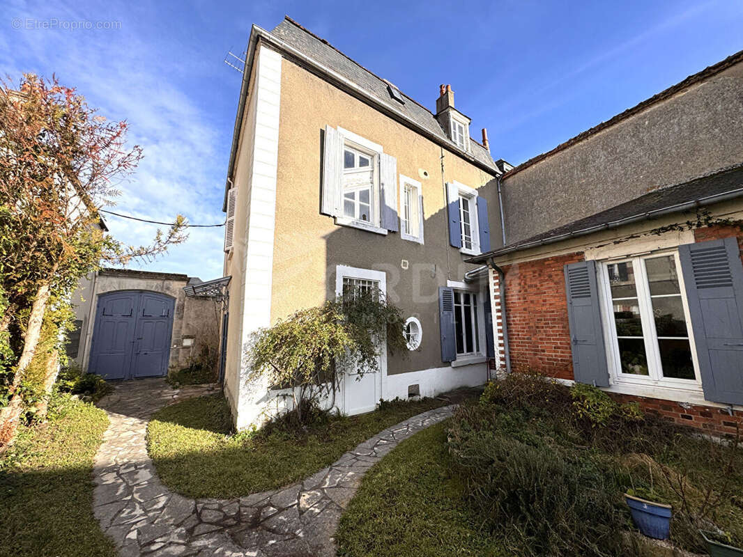 Maison à COSNE-COURS-SUR-LOIRE