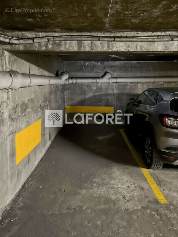 Parking à PARIS-15E