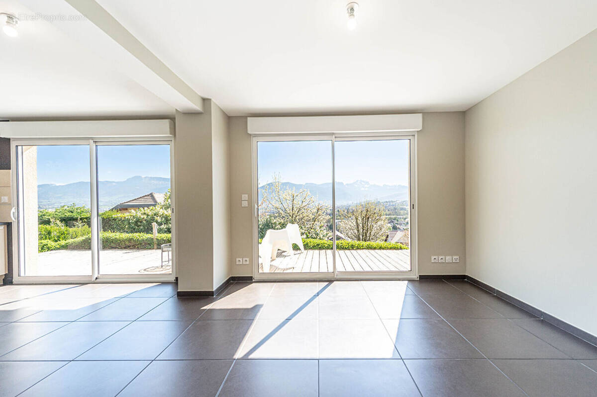 Appartement à POISY