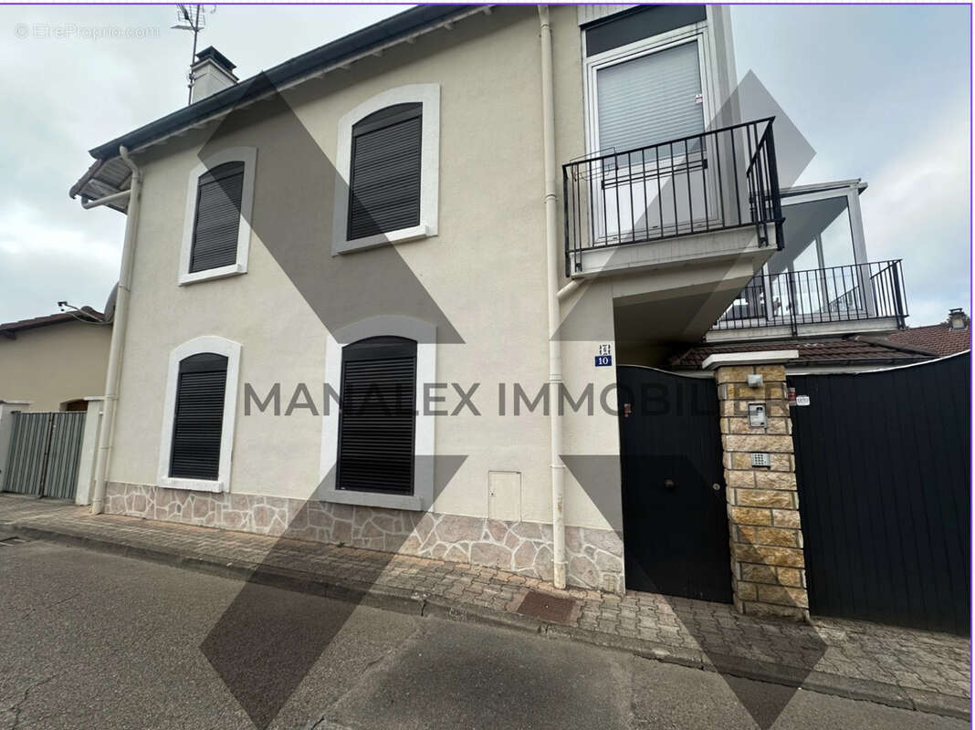 Maison à BOURG-DE-THIZY