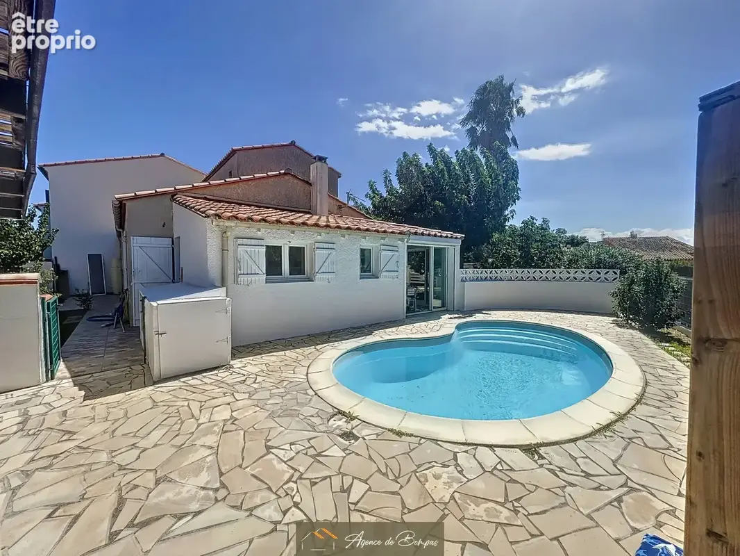 Villa 3 faces de type 4 -piscine - garage - jardin - photo 3