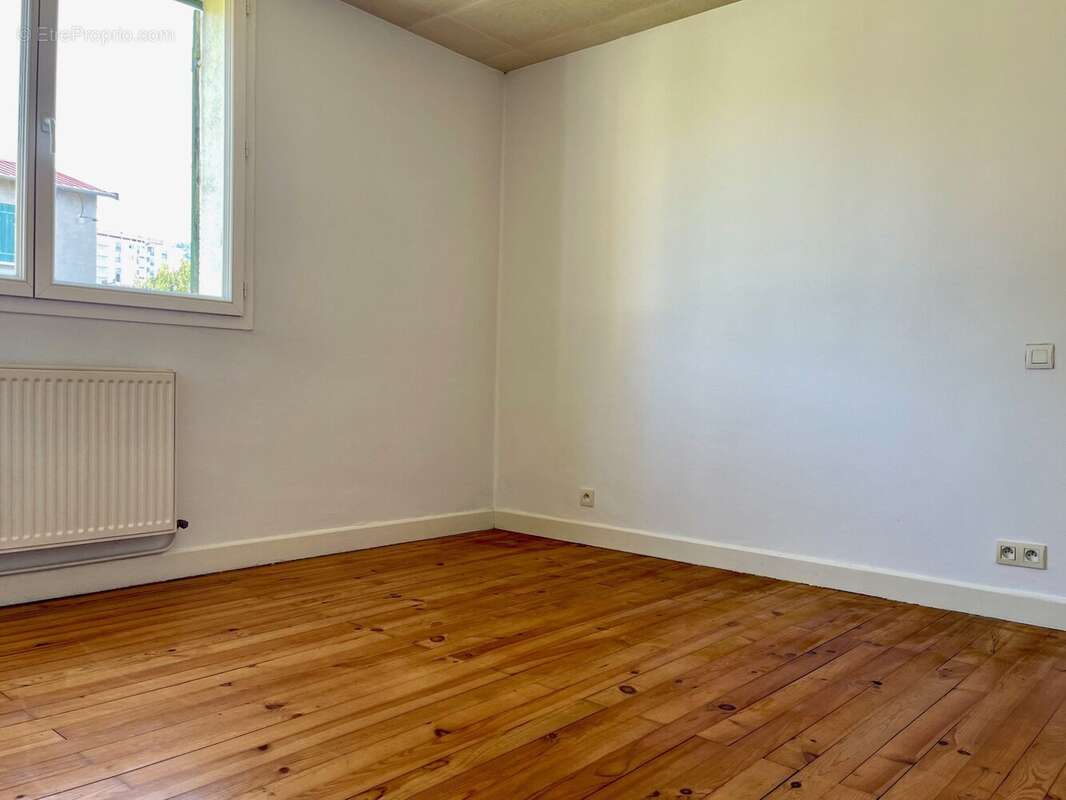 Appartement à SAINT-MARTIN-D'HERES