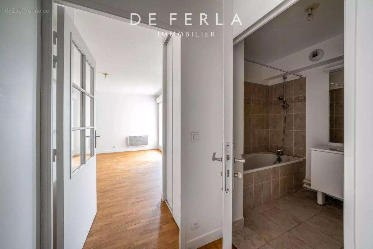 Studio en étage élevé avec balcon - Le Plessis Robinson - photo 5