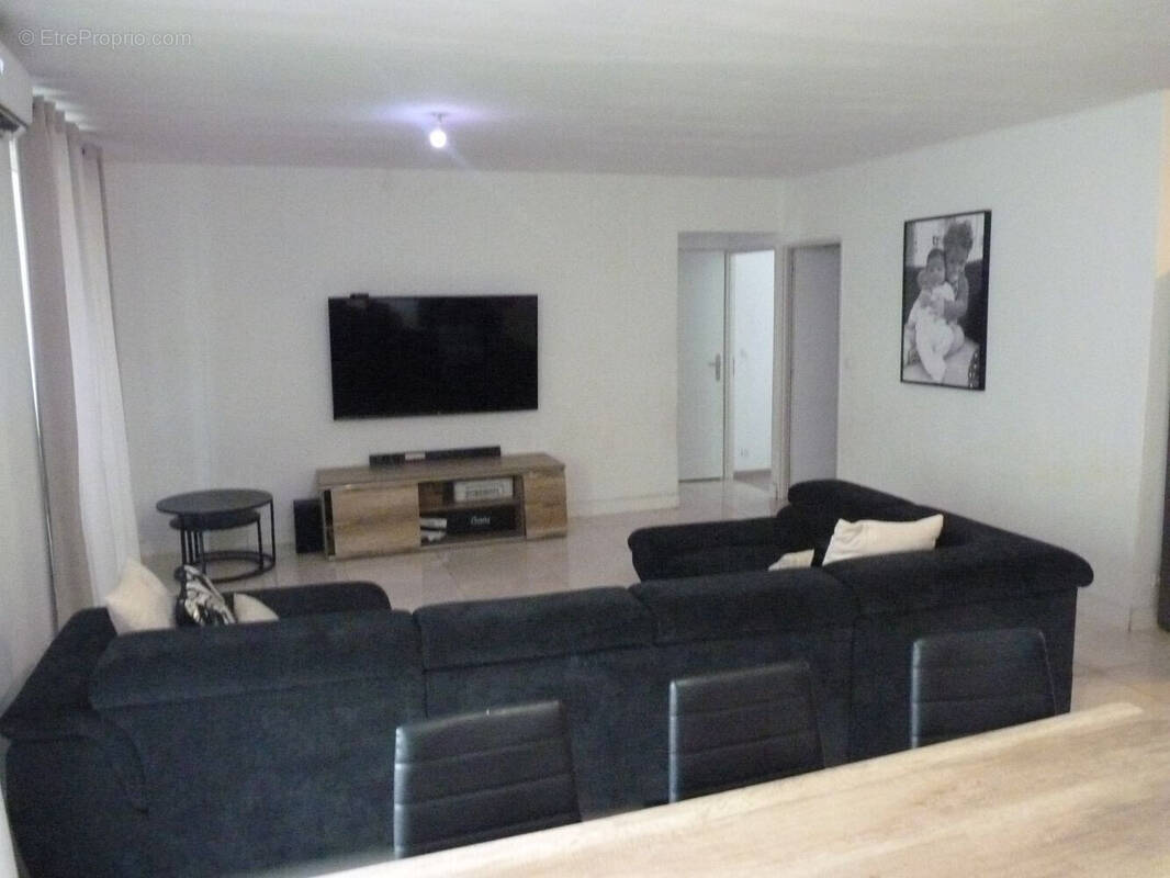 Appartement à PEYROLLES-EN-PROVENCE