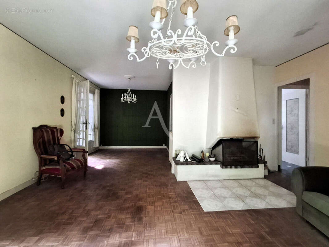 Maison à SAINT-GEORGES-DES-COTEAUX