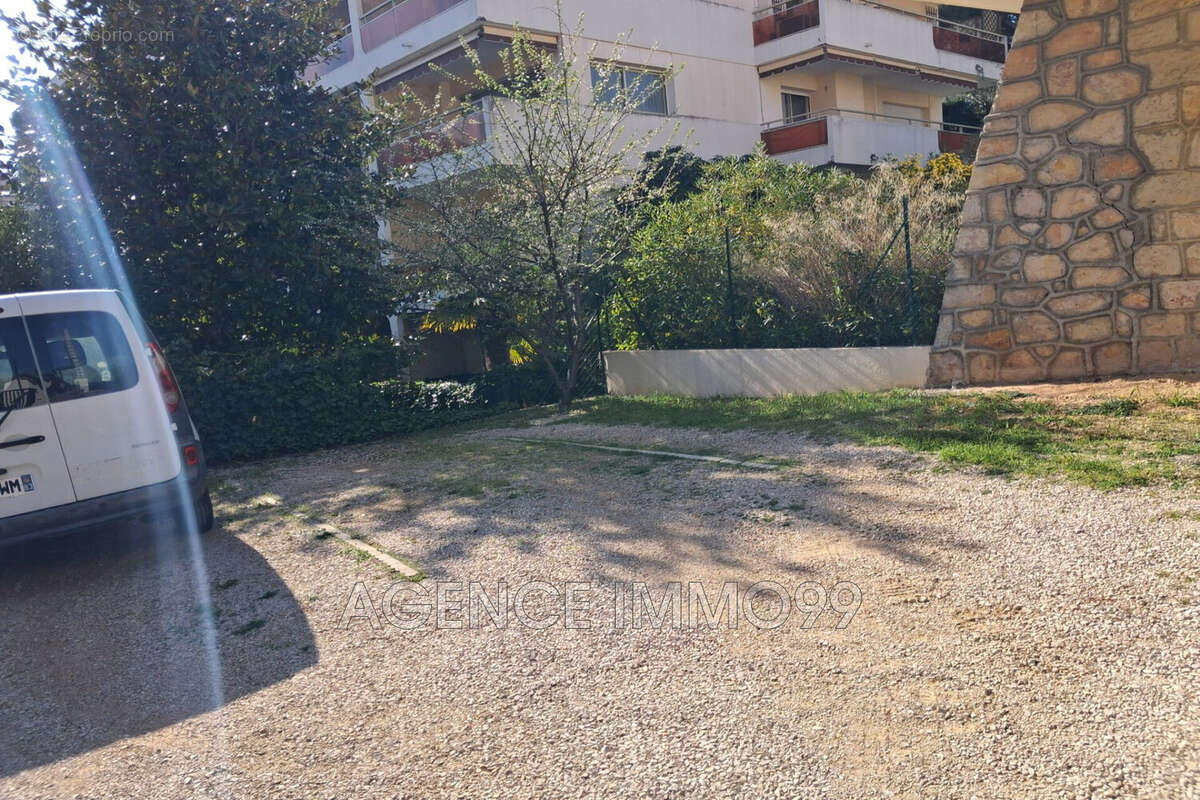 Parking à CANNES
