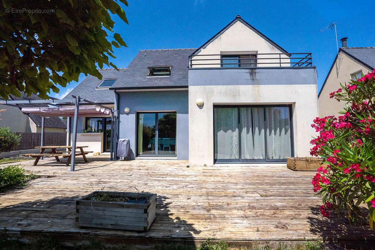 EXCLUSIVITÉ AGENCE DU QUAI - Contemporaine 5 pièce(s) 126.34 m2 sur plus de 630 m² de terrain - photo 17