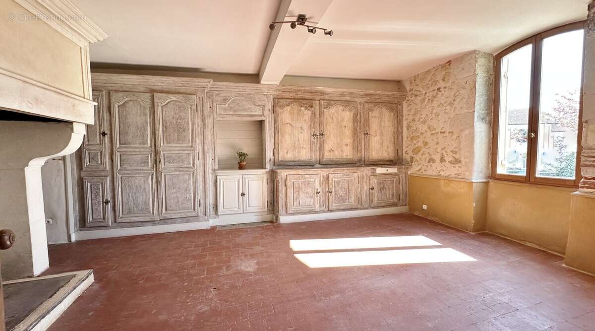 MAISON DE CARACTERE DU 18ème de 9 pièces de 235 M2 - photo 5