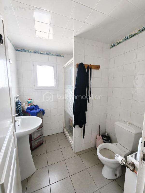 Maison familiale de plain-pied de 170 m² avec 2 830 m² de terrain - photo 13