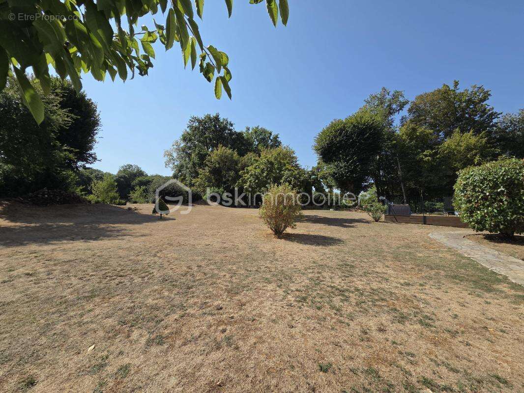Coup de cœur – charme, elegance et potentiel, belle maison rénovée avec studio, piscine chauffée et 1 940 m² de terrain - photo 23