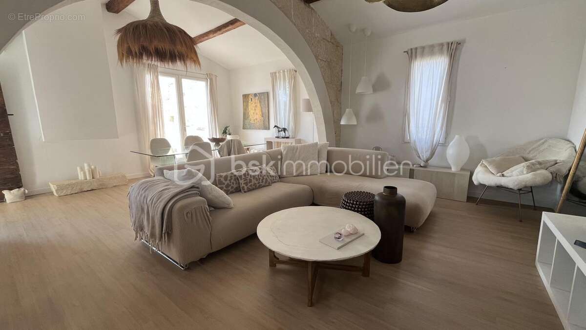 Junas – Une bâtisse pleine de charme aux possibilités insoupçonnées - photo 15