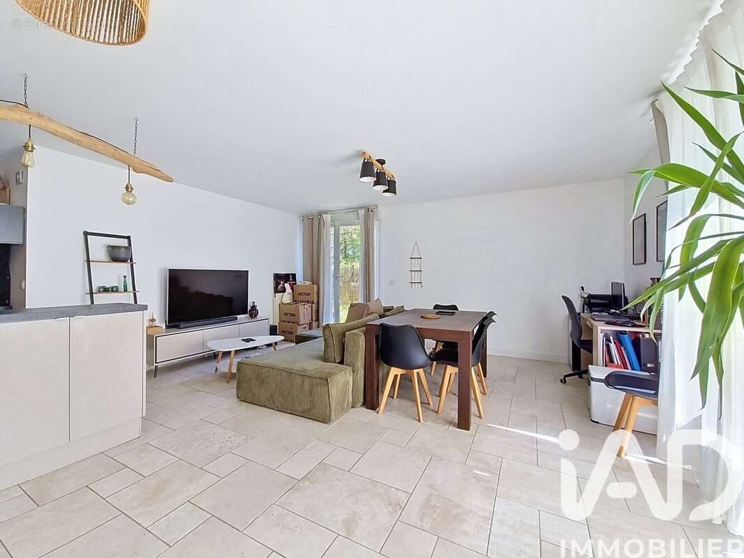 Photo 2 - Appartement à SAINTE-GENEVIEVE-DES-BOIS