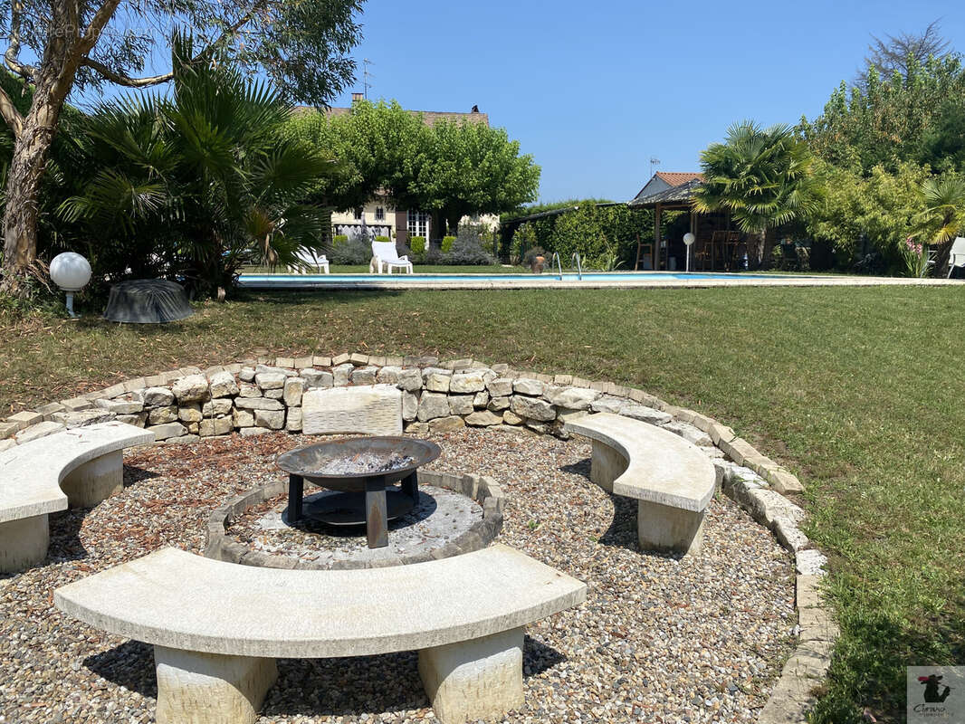 EST BERGERAC, Maison traditionnelle RÉNOVÉE, 3 chambres, dépendance, grande piscine, beau parc - photo 7