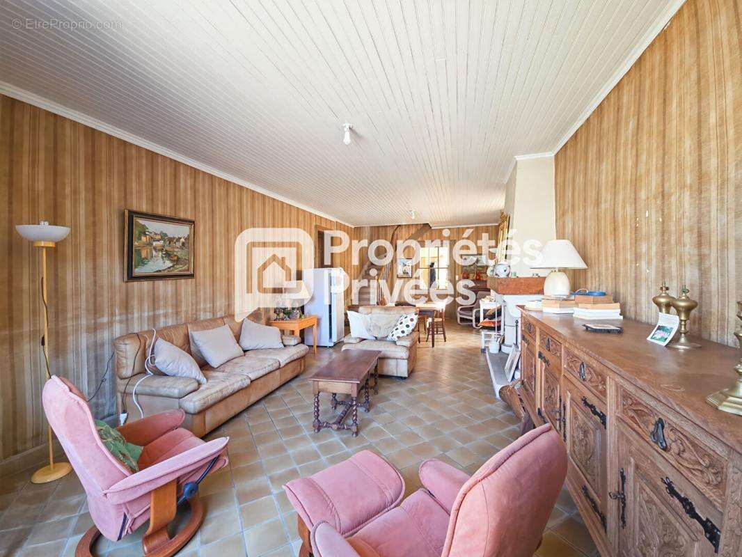Grande maison en pierre à rénover avec jardin, dépendances et fort potentiel - photo 9