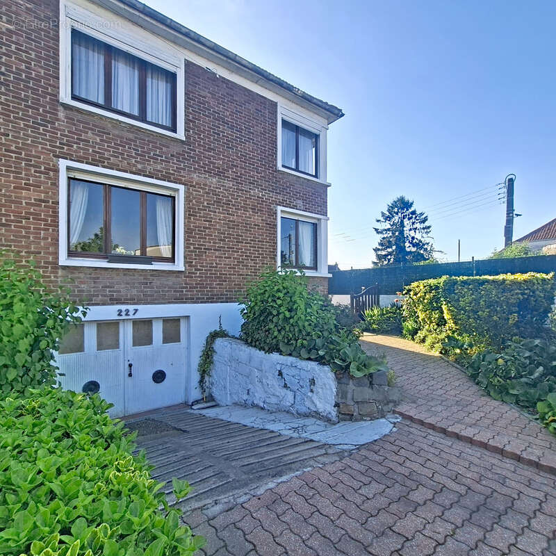 Maison à QUIEVRECHAIN