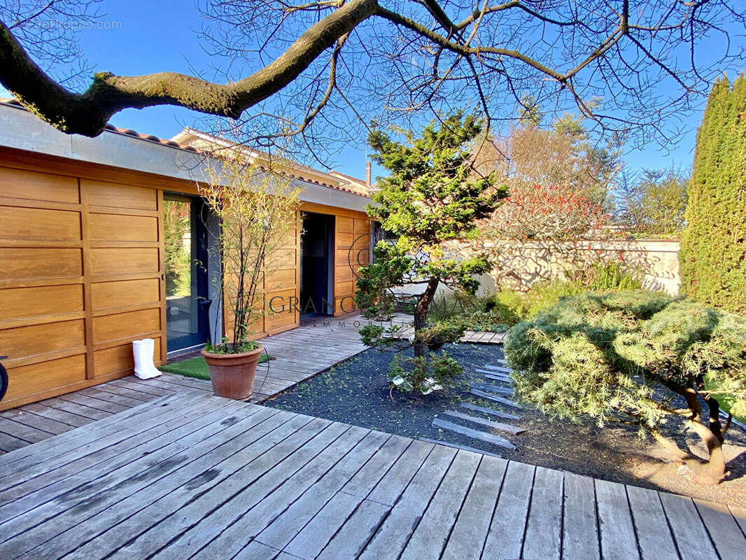 Maison de plain pied rénovée avec jardin - TALENCE - photo 8