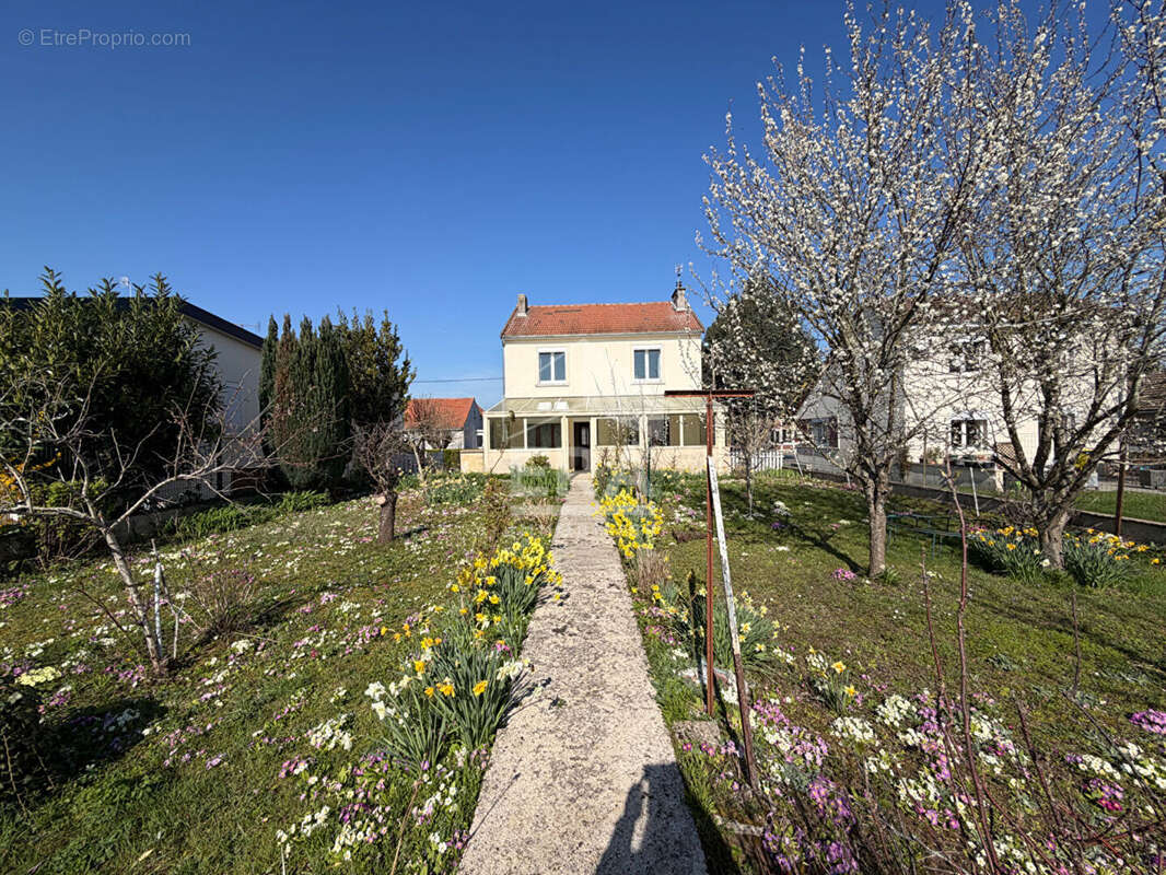 Maison à CHAUNY