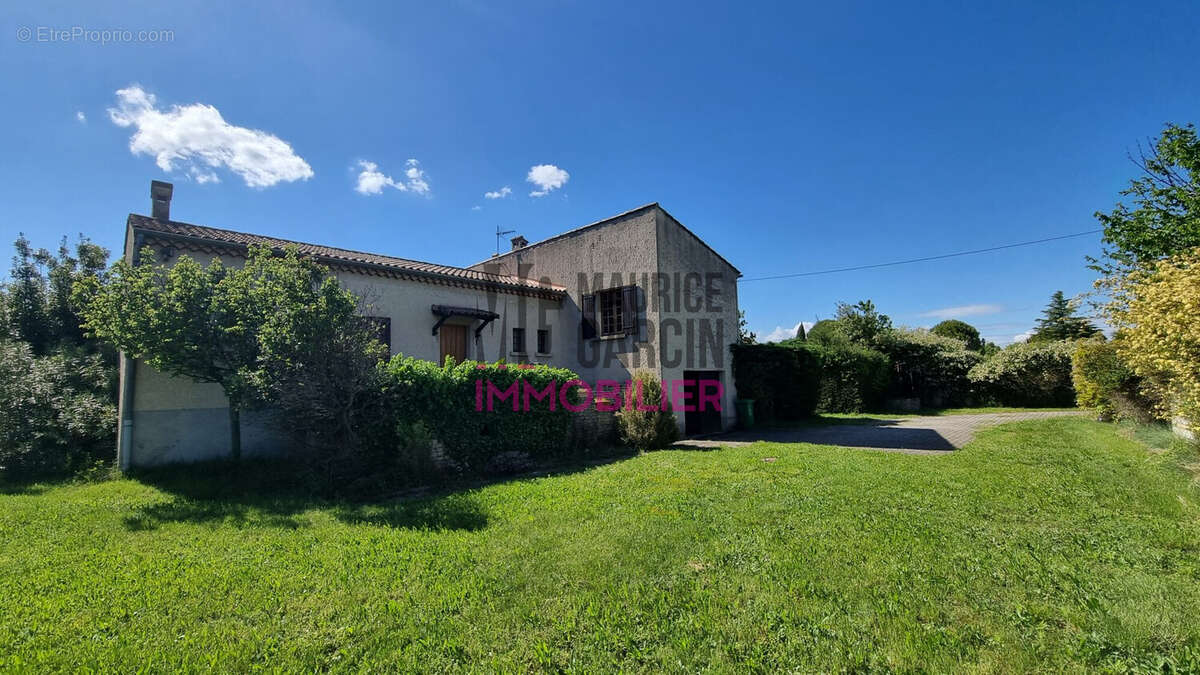 Maison 109 m² à Entraigues-Sur-La-Sorgue  - photo 2