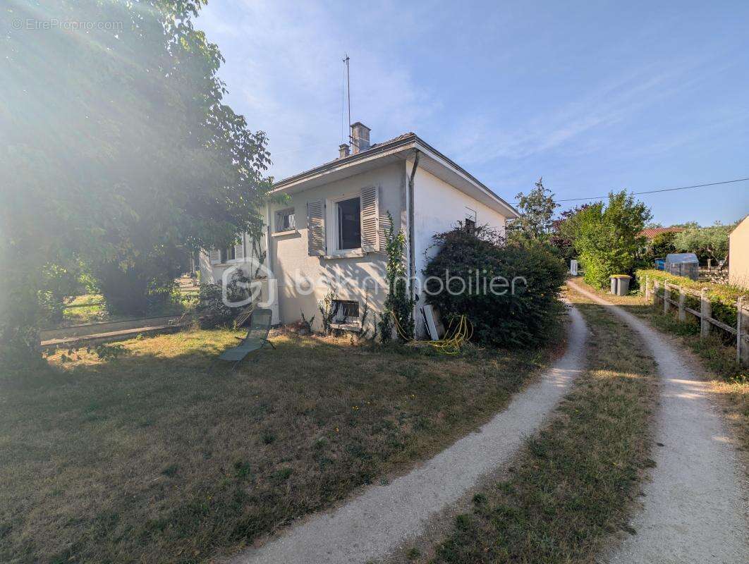 Maison 97 m² + 1 420 m² jardin – Prin-Deyrançon (79) - photo 3