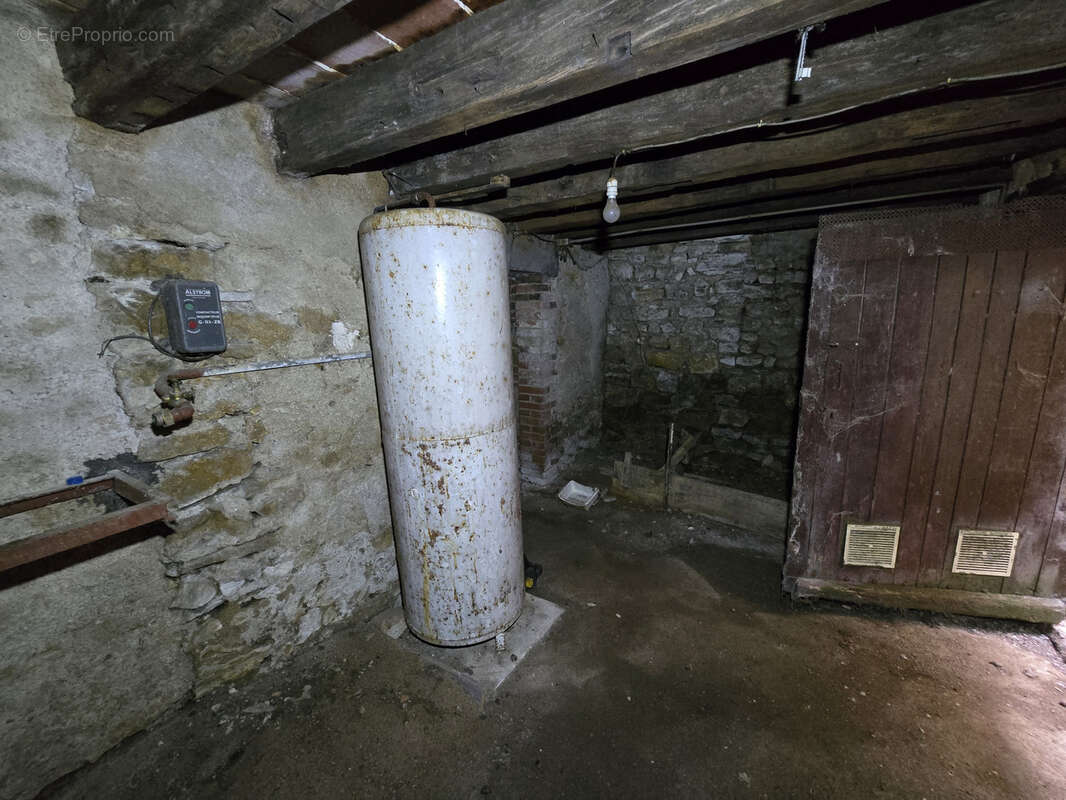 Maison à AINAY-LE-VIEIL