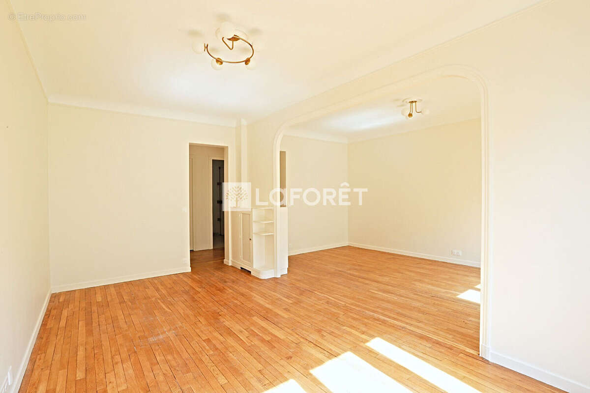 Appartement à PARIS-16E